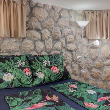 Apartments Tommi Драмал Екстериор снимка