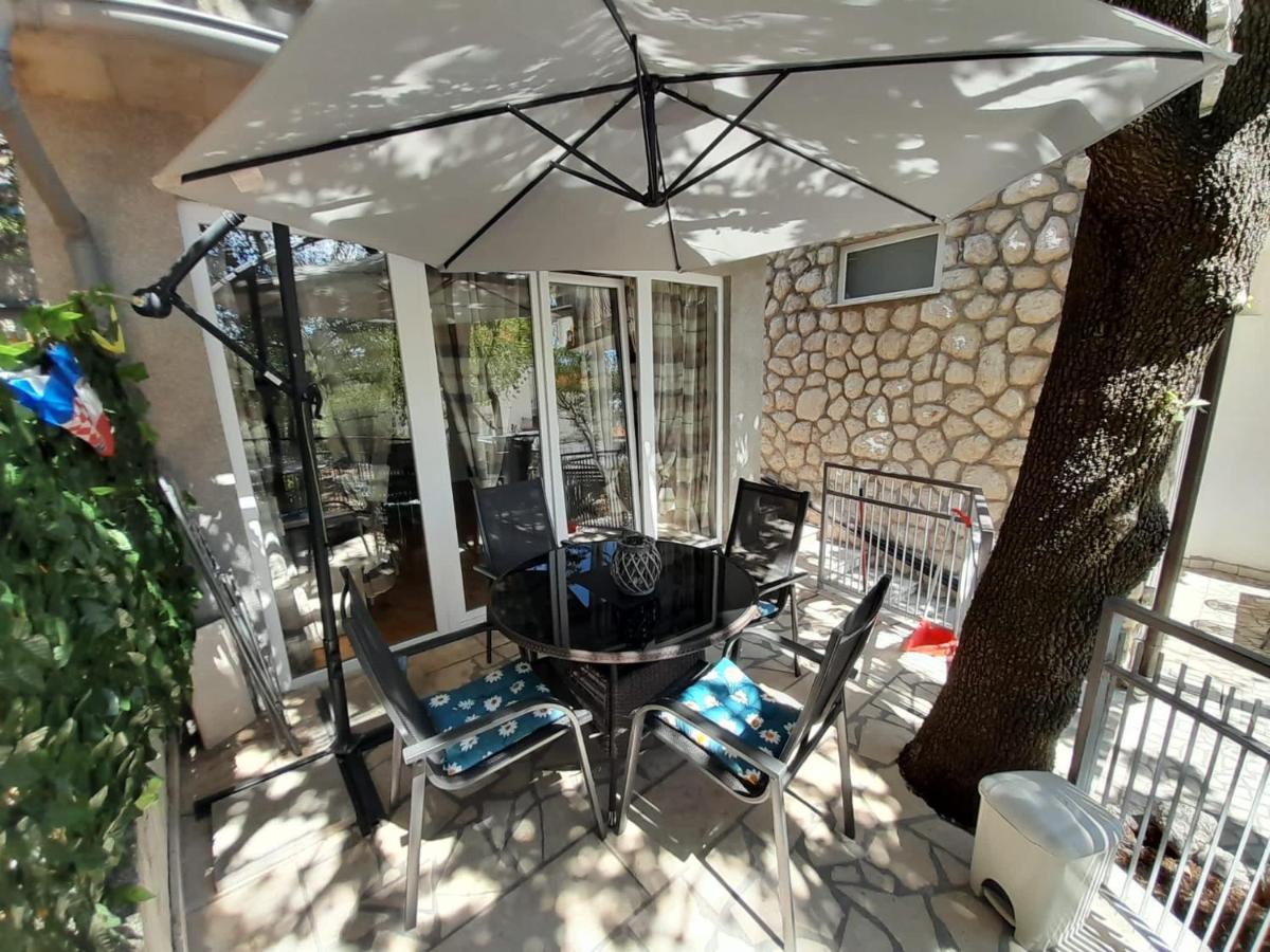 Apartments Tommi Драмал Екстериор снимка