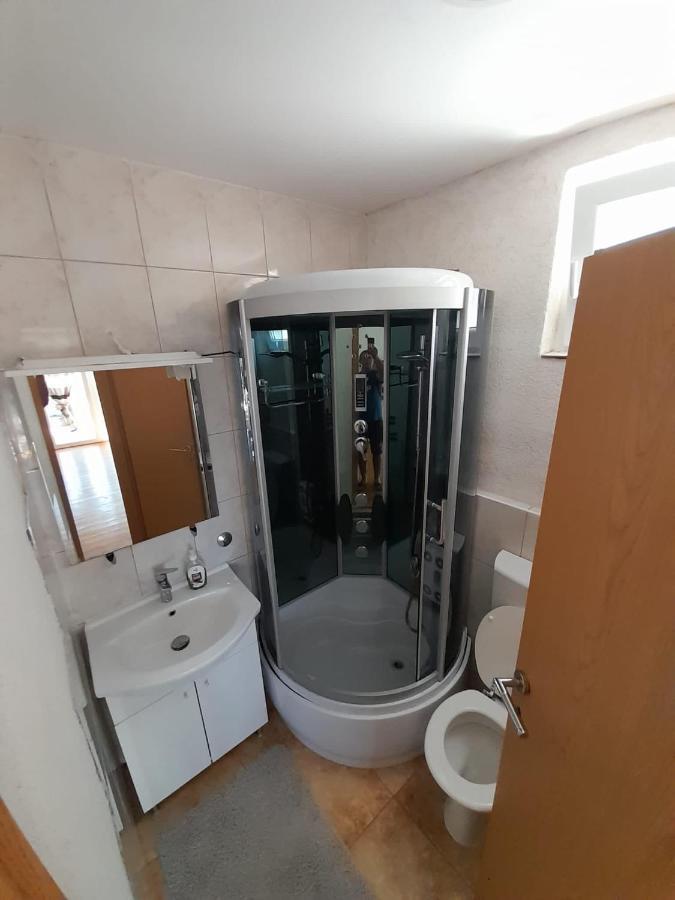 Apartments Tommi Драмал Екстериор снимка