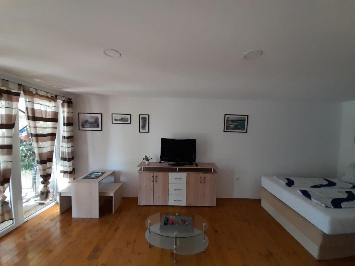 Apartments Tommi Драмал Екстериор снимка