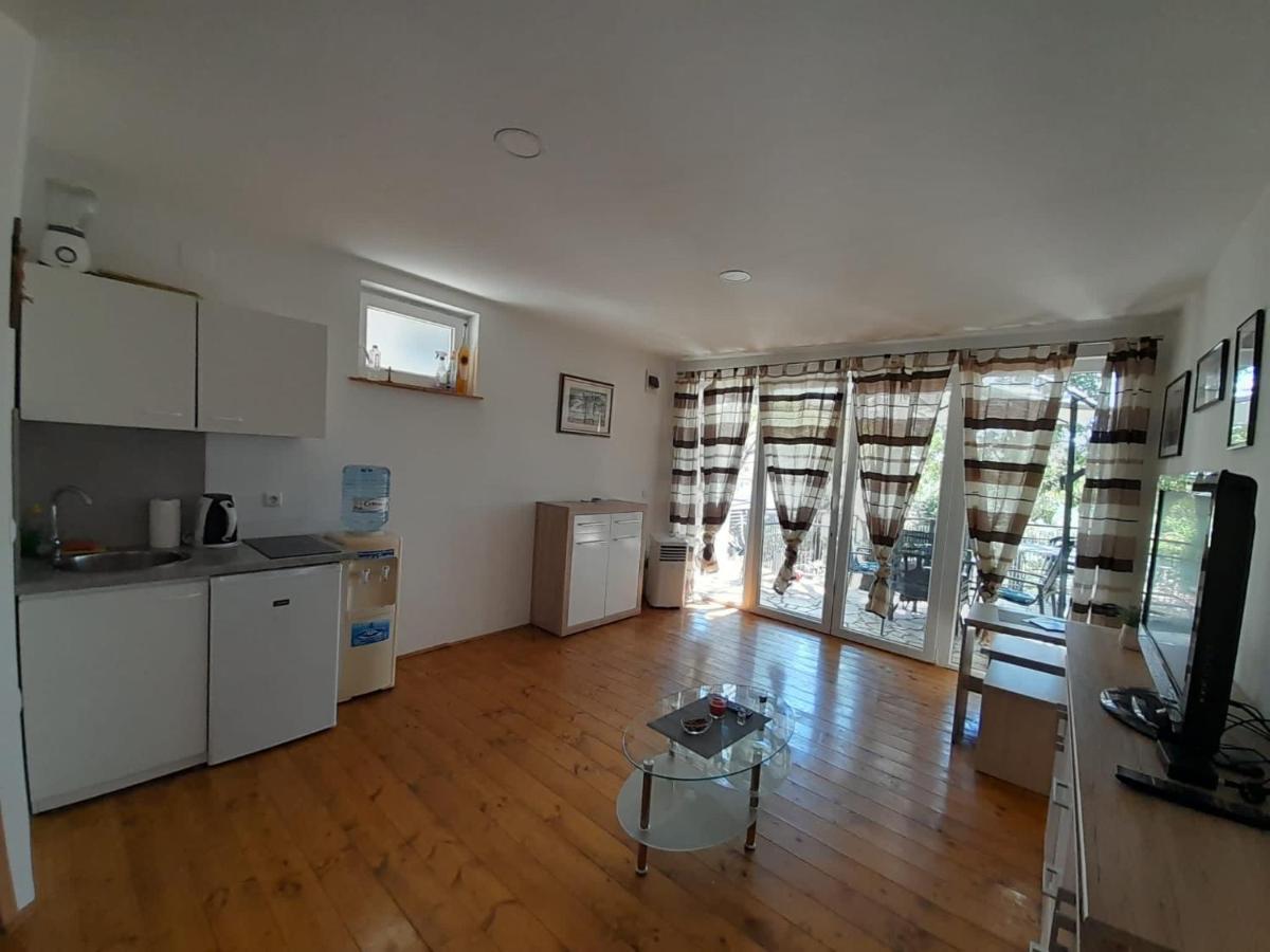 Apartments Tommi Драмал Екстериор снимка
