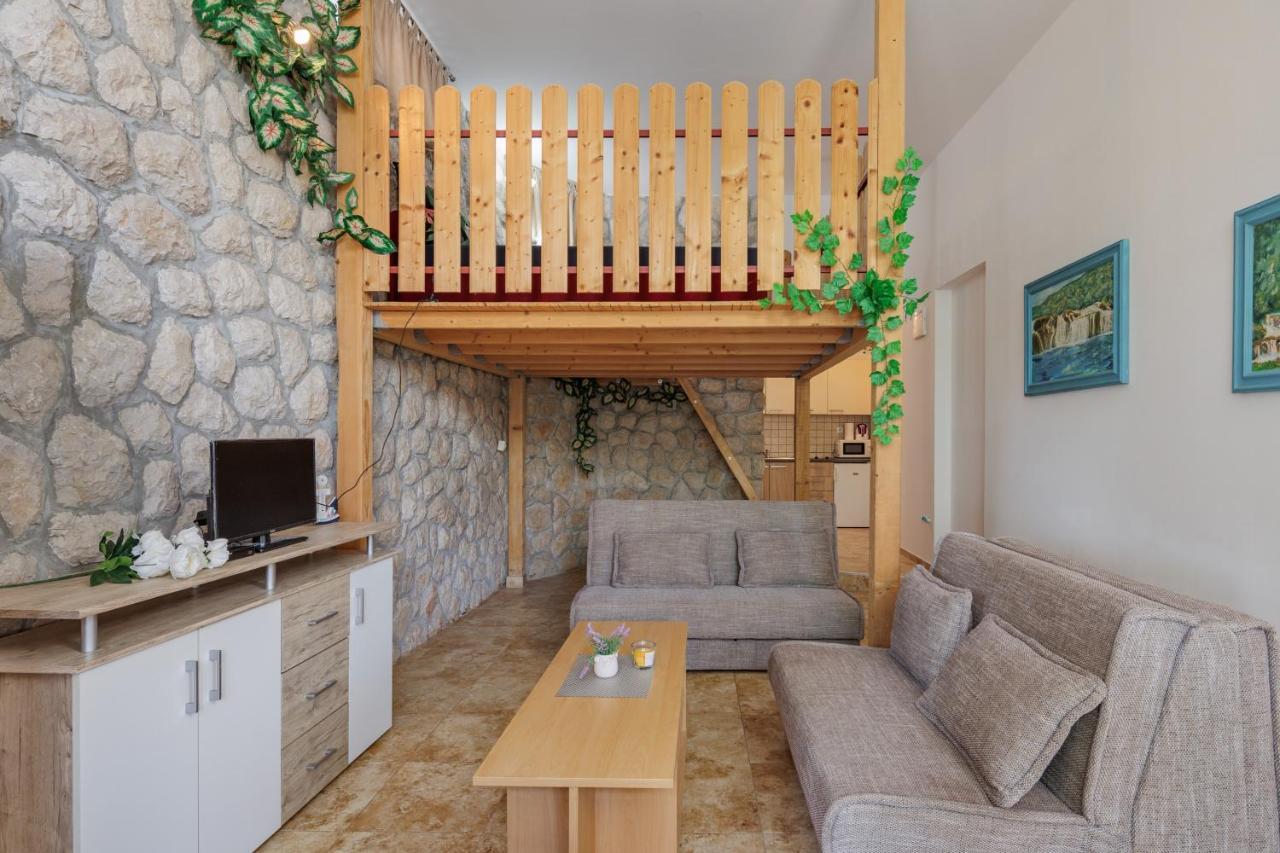 Apartments Tommi Драмал Екстериор снимка