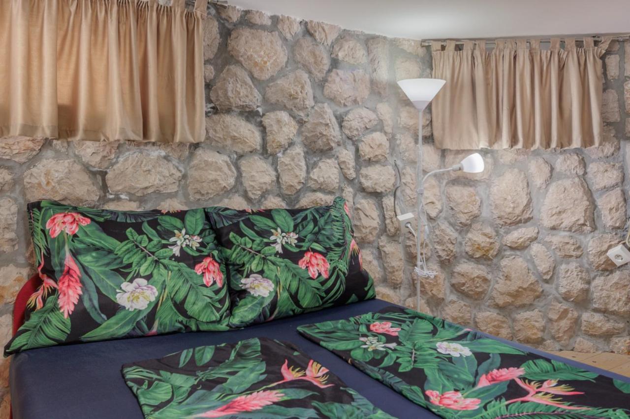 Apartments Tommi Драмал Екстериор снимка