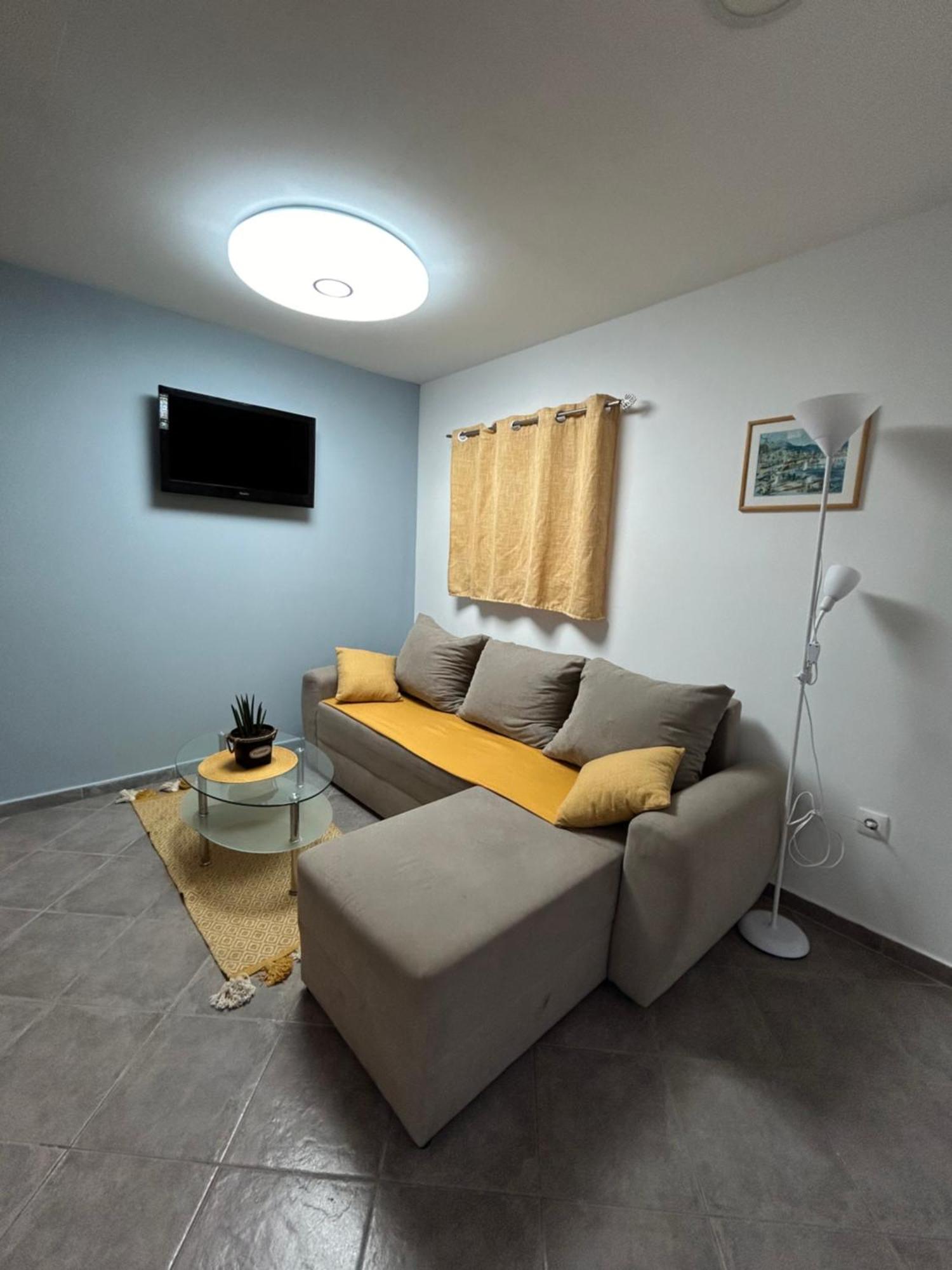 Apartments Tommi Драмал Екстериор снимка
