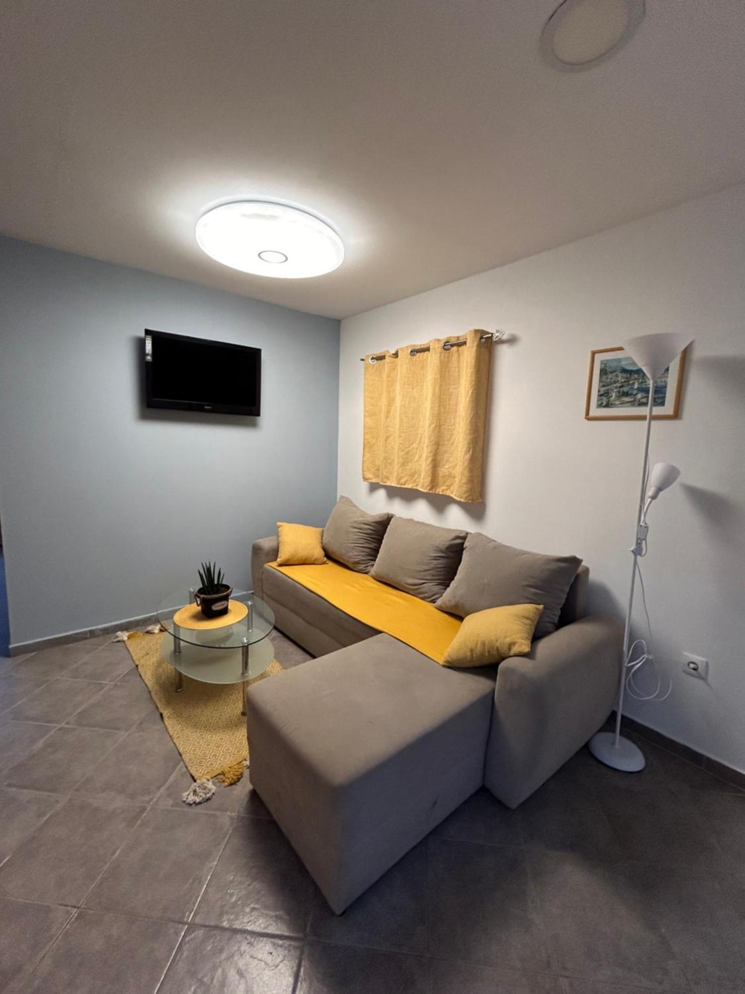 Apartments Tommi Драмал Екстериор снимка