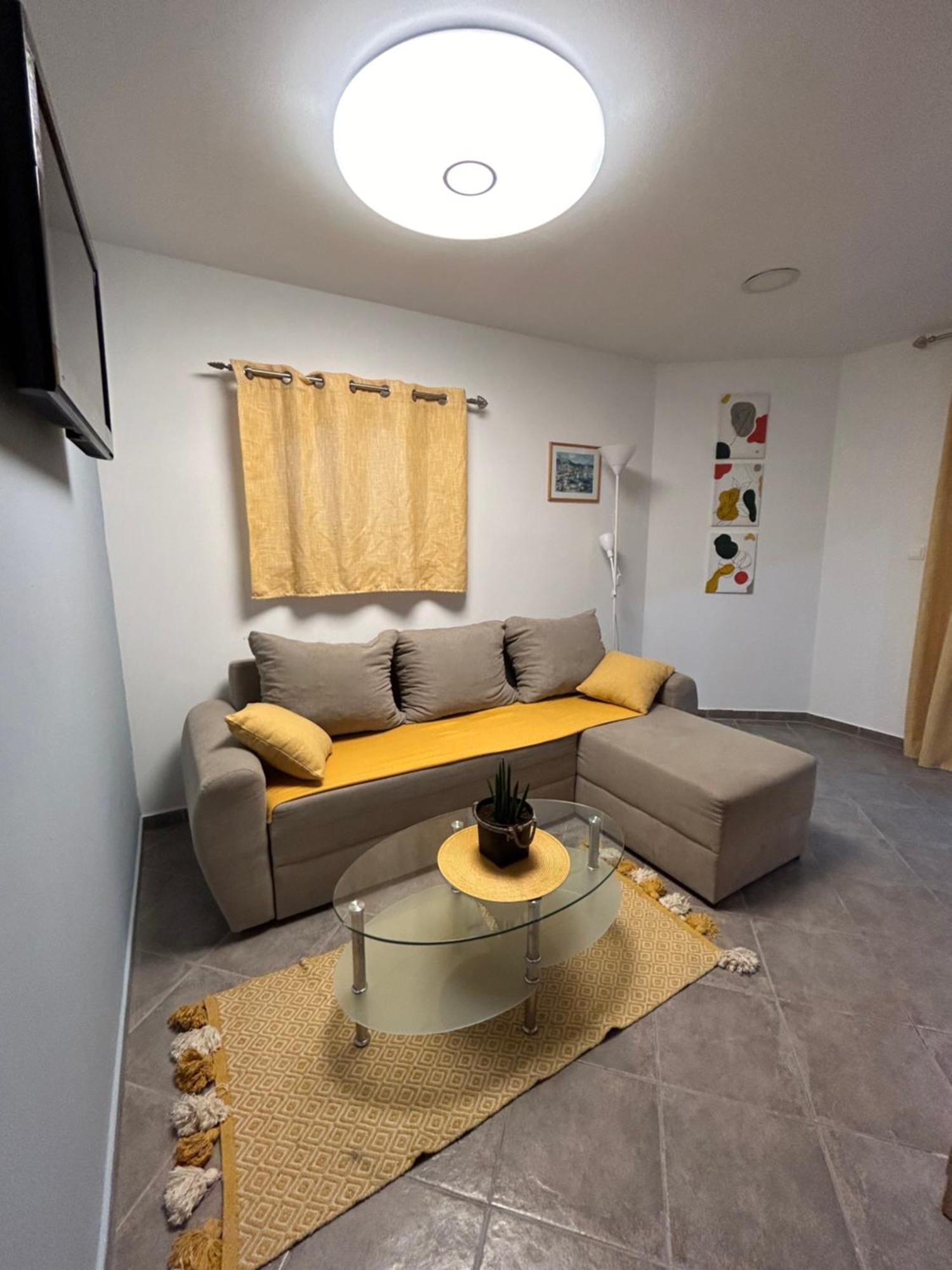 Apartments Tommi Драмал Екстериор снимка