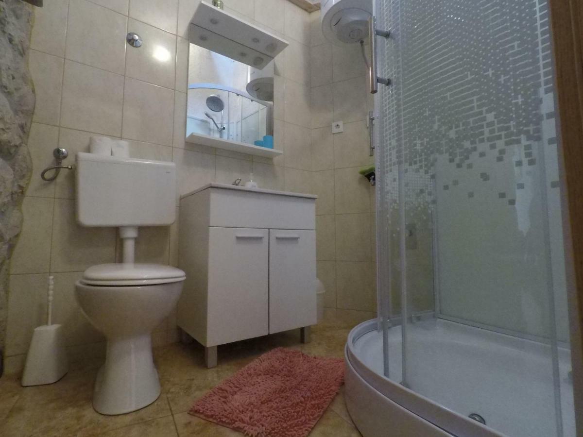 Apartments Tommi Драмал Екстериор снимка