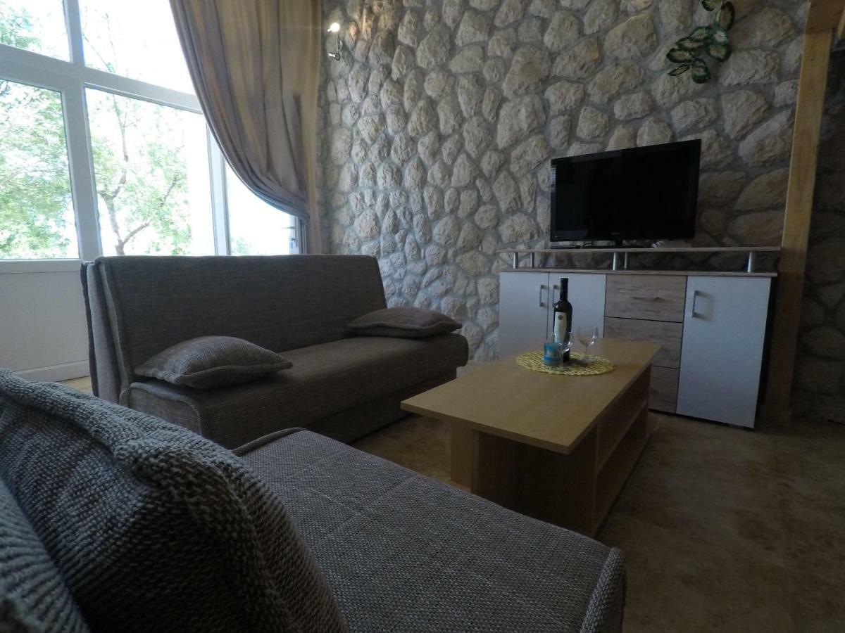 Apartments Tommi Драмал Екстериор снимка