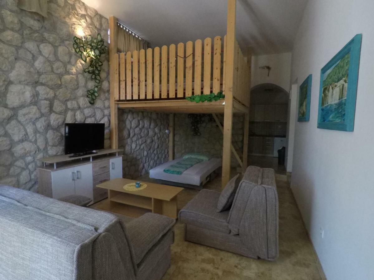 Apartments Tommi Драмал Екстериор снимка