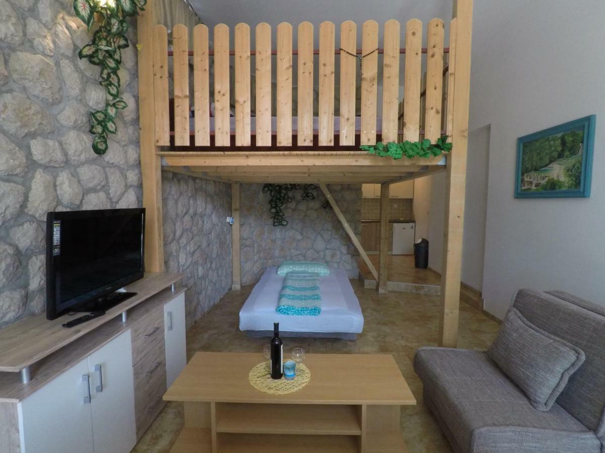 Apartments Tommi Драмал Екстериор снимка