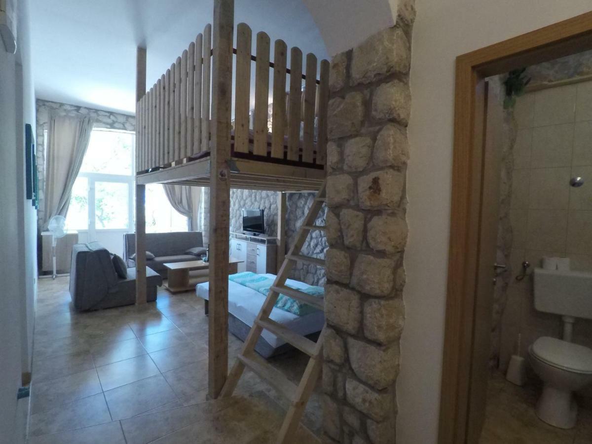 Apartments Tommi Драмал Екстериор снимка